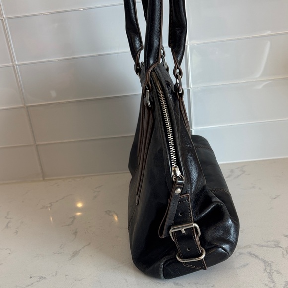 Danier Elegant Black Leather Handbag - Picture 5 of 11